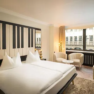 4* Hotel Elaya Center