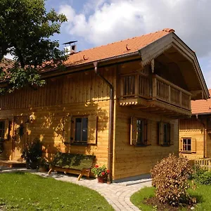 https://ferienhaus-lenzenbauer.salzburghotels.net